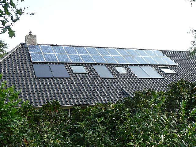 Zonnepanelen_op_dak_klein-2 Zonnepanelen_op_dak_klein-2